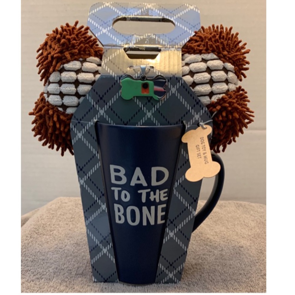 🎄 BAD TO THE BONE Gift Mug & Dog Toy NWT